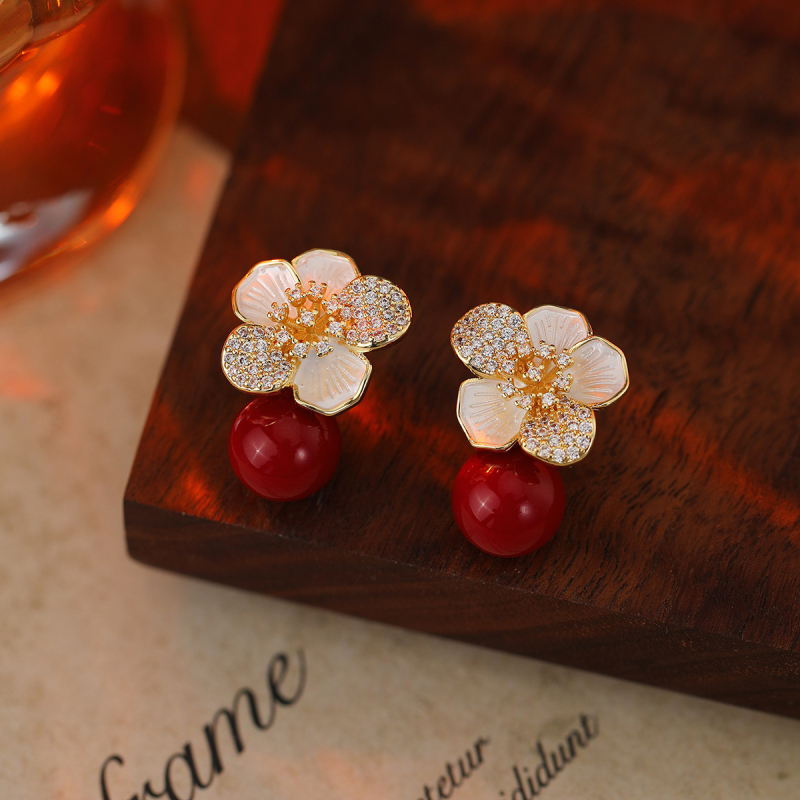 Veideni медни обици с цветя и цирконии, позлатени за дълготраен цвят