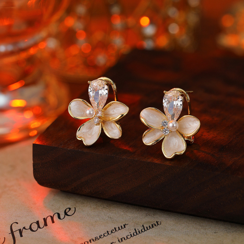 Veideni медни обици с цветя и цирконии, позлатени за дълготраен цвят