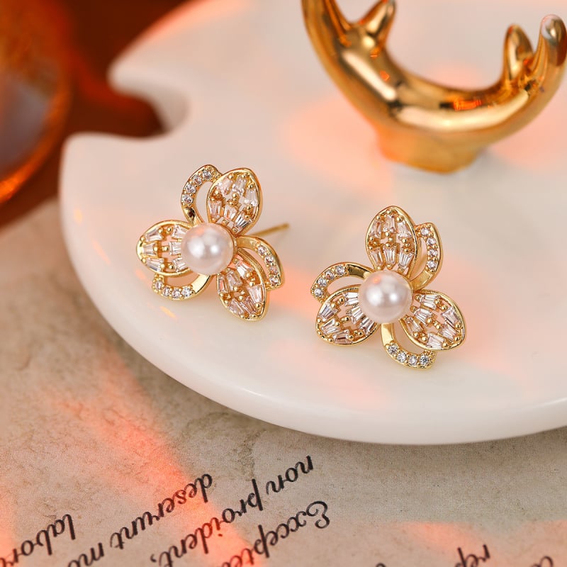 Veideni медни обици с цветя и цирконии, позлатени за дълготраен цвят