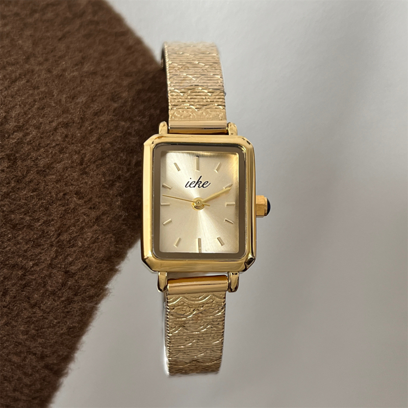 Ženski kvarcni sat s ovalnim brojčanikom, 37 mm promjer, 8 mm debljina, metalno kućište i metalni kaiš
