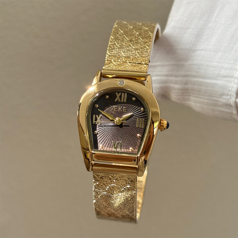 Ženski kvarcni sat s ovalnim brojčanikom, 37 mm promjer, 8 mm debljina, metalno kućište i metalni kaiš