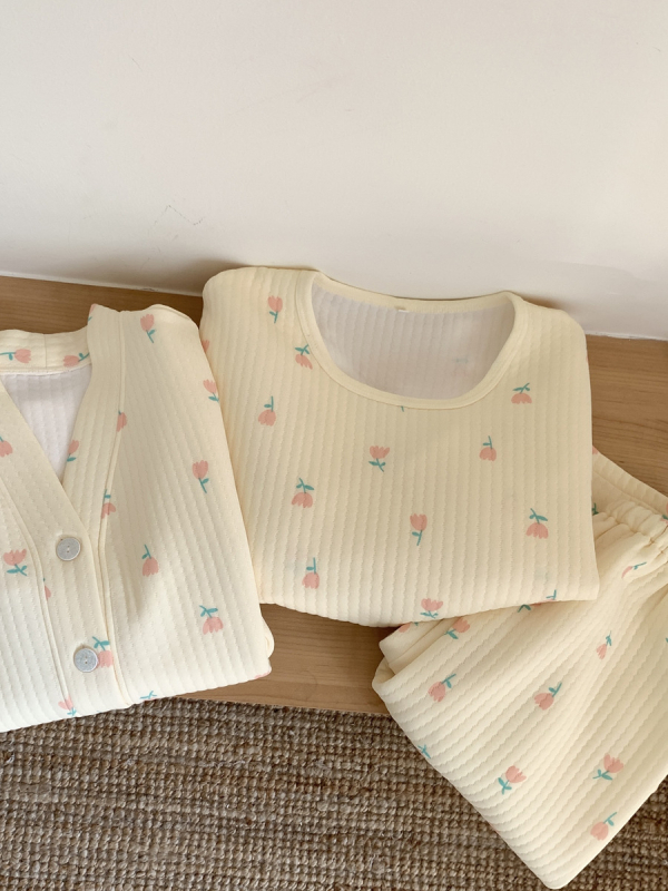 Māmiņu un zīdīšanas pidžamu komplekts no kokvilnas un poliesteres maisījuma, augu un ziedu raksts, garas piedurknes, bikses, zīdīšanas atvērums, rudens 2024