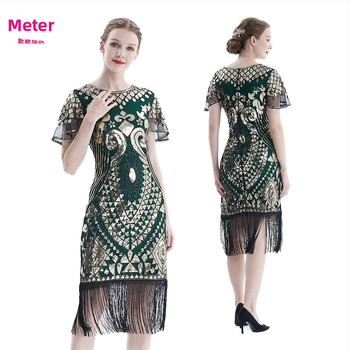 Рокля в стил Гатсби с мънисти и мрежест тъкан, къс ръкав, дълбоко V-деколте, пайети и ресни; полиестер/найлон смес, основна тъкан 50–70%, средна дължина на пола