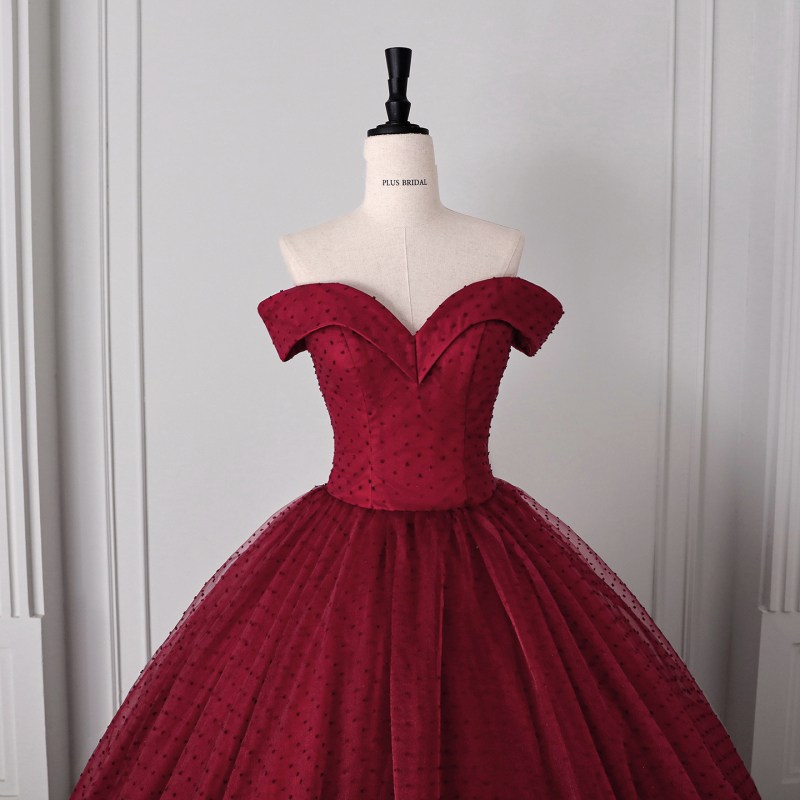 Дълга вечерна рокля с едно рамо, пухеста пола, бродерия, полиестер, за сватба