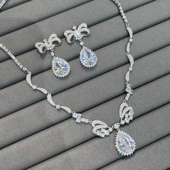 Auskari sirds formas, vara ar zeltījumu, elektroplēšana, 925 sudraba stieņi, viegls greznības stils