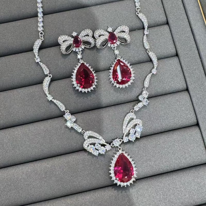 Auskari sirds formas, vara ar zeltījumu, elektroplēšana, 925 sudraba stieņi, viegls greznības stils