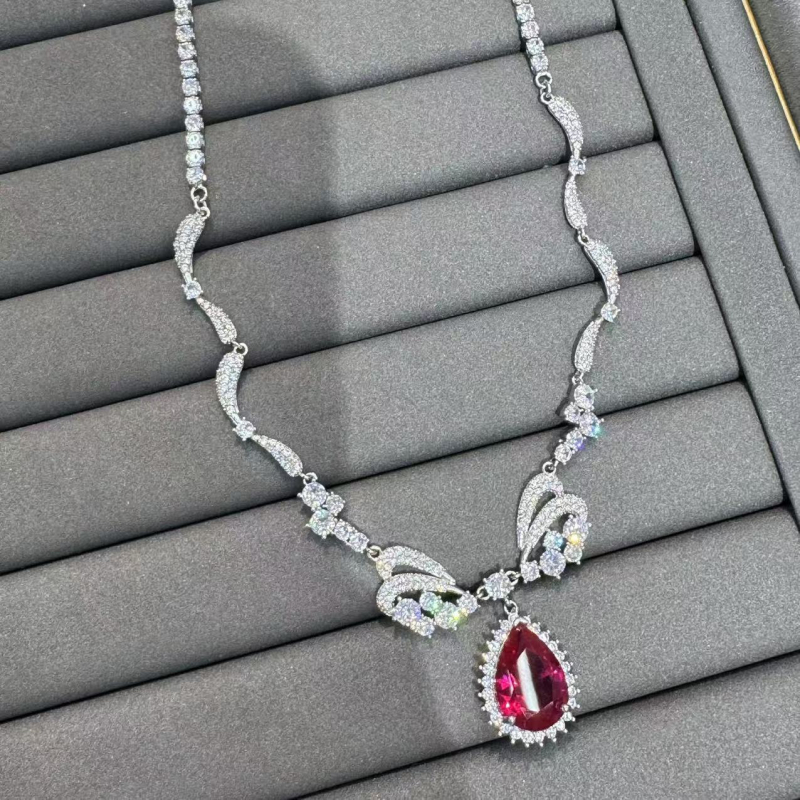 Auskari sirds formas, vara ar zeltījumu, elektroplēšana, 925 sudraba stieņi, viegls greznības stils