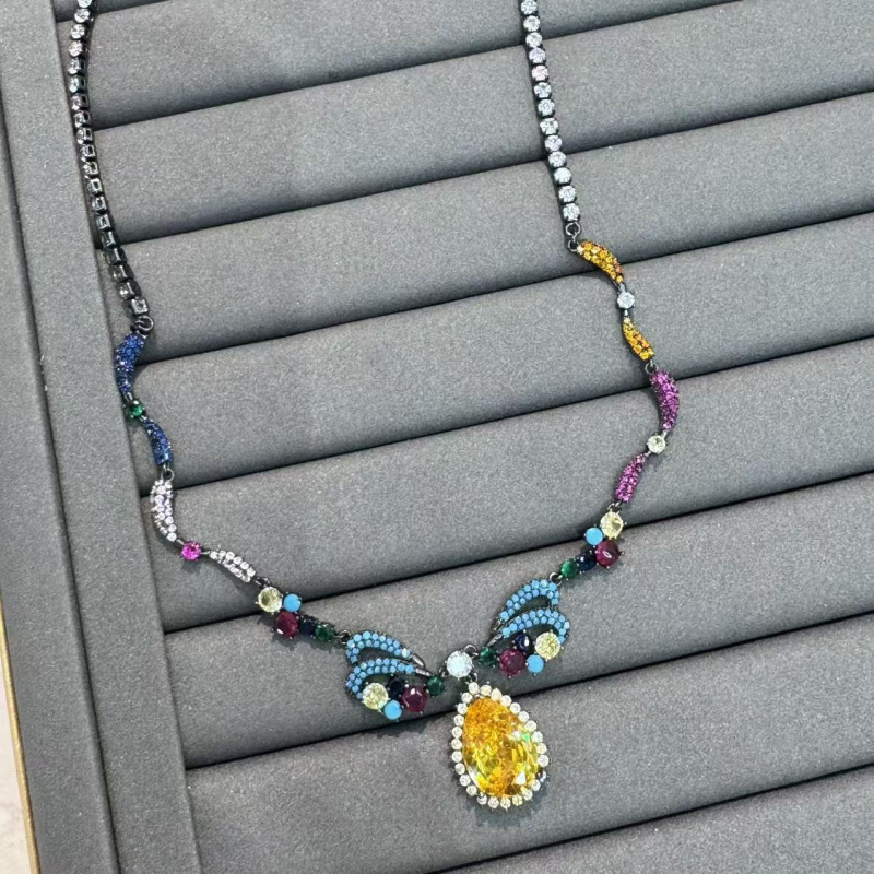 Auskari sirds formas, vara ar zeltījumu, elektroplēšana, 925 sudraba stieņi, viegls greznības stils