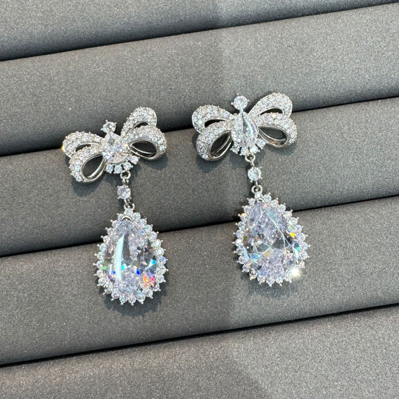 Auskari sirds formas, vara ar zeltījumu, elektroplēšana, 925 sudraba stieņi, viegls greznības stils