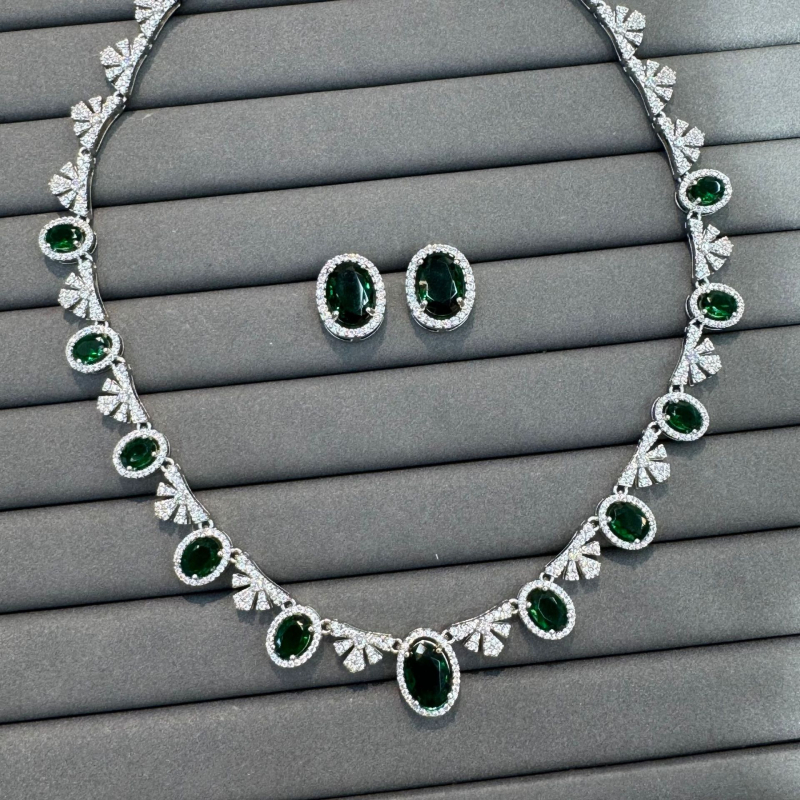 Auskari ar cirkoniem, sirds formā, zeltīta vara, elektroplakēšana, 925 sudraba ausu stīpiņas, gaišs luksusa stils