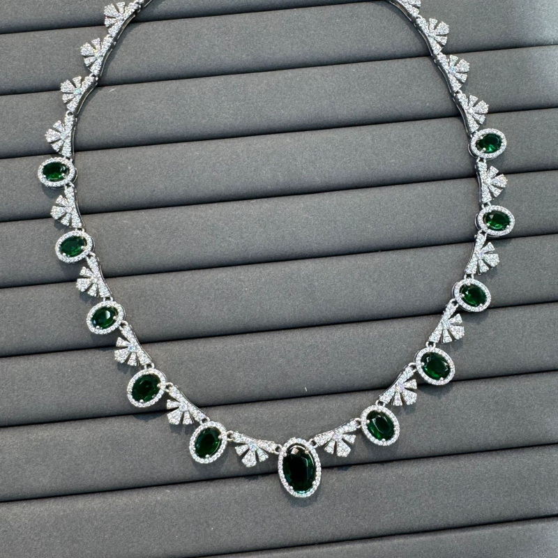 Auskari ar cirkoniem, sirds formā, zeltīta vara, elektroplakēšana, 925 sudraba ausu stīpiņas, gaišs luksusa stils