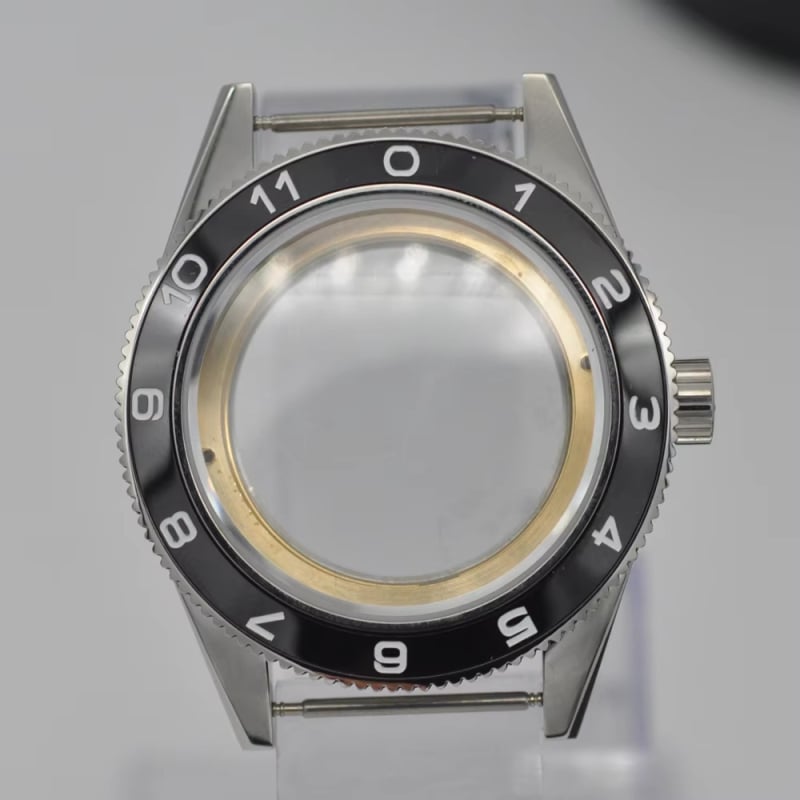 Комплект корпус със сапфирово стъкло за часовници — съвместим с ходове 8215/NH35/NH36; включва 1 кутия; пуск през пролетта на 2023 г.