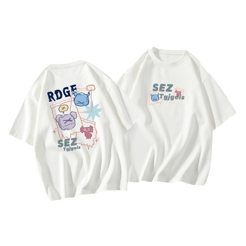 Tricou larg pentru femei, oversize, cu mâneci scurte, imprimeu anime, material Milk Silk (70–80% poliester, 20–30% spandex), guler rotund.