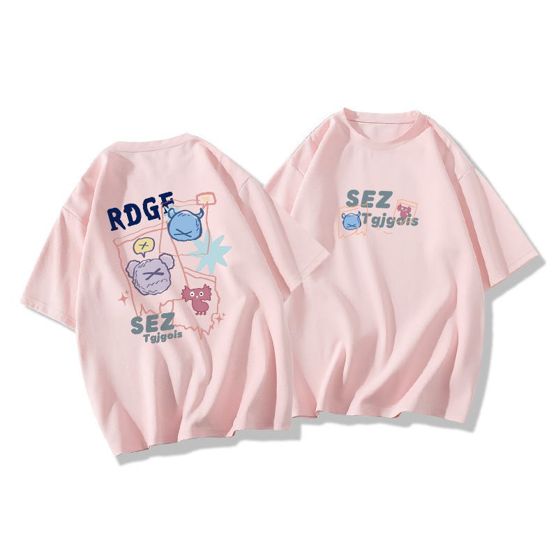 Tricou larg pentru femei, oversize, cu mâneci scurte, imprimeu anime, material Milk Silk (70–80% poliester, 20–30% spandex), guler rotund.