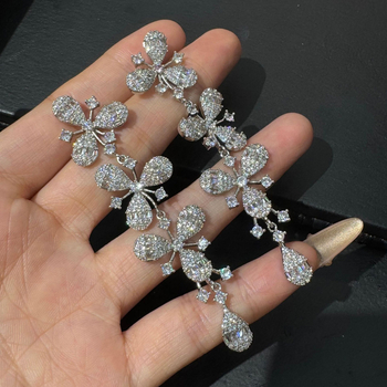 Ziedu formu auskari, zeltīti vara, elektroplēšana, ausu stieņi no 925 sudraba, pavasara 2025 izlaidums