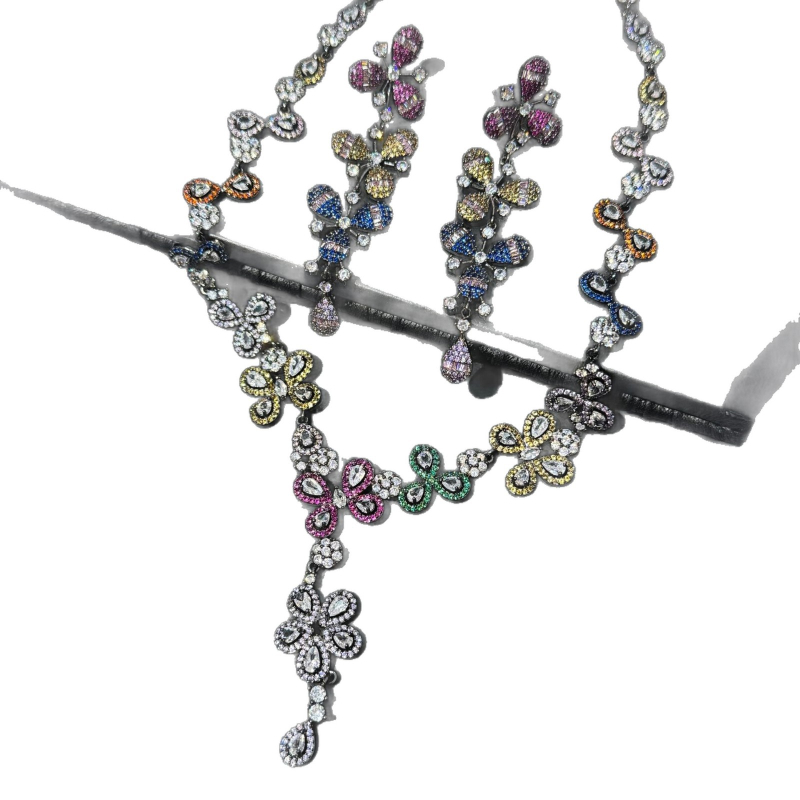 Ziedu formu auskari, zeltīti vara, elektroplēšana, ausu stieņi no 925 sudraba, pavasara 2025 izlaidums