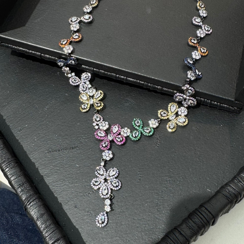 Ziedu formu auskari, zeltīti vara, elektroplēšana, ausu stieņi no 925 sudraba, pavasara 2025 izlaidums