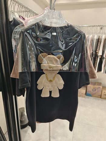 Majica kratkih rukava, s okruglim izrezom, slobodan kroj, srednje duljine, animirani print, materijal milk silk, Proljeće 2023