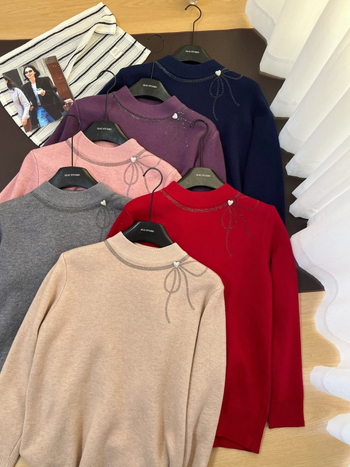 Vilnas maisījuma adīts džemperis ar kristāliem, apaļa kakla, bow-tie raksts, poliester 30–50%