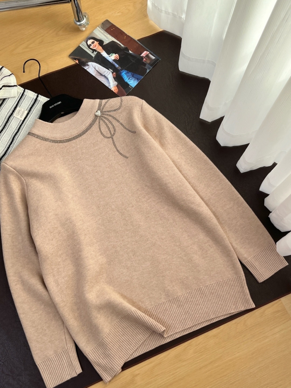 Vilnas maisījuma adīts džemperis ar kristāliem, apaļa kakla, bow-tie raksts, poliester 30–50%