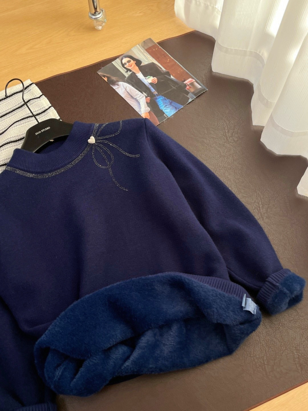 Vilnas maisījuma adīts džemperis ar kristāliem, apaļa kakla, bow-tie raksts, poliester 30–50%