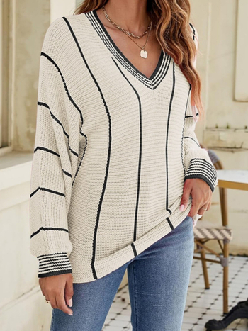 Opuštenog kroja pleteni pulover s V-izrezom, prugasti uzorak, rukavi lampastog kroja, kašmir-vuna mješavina, jesen 2025