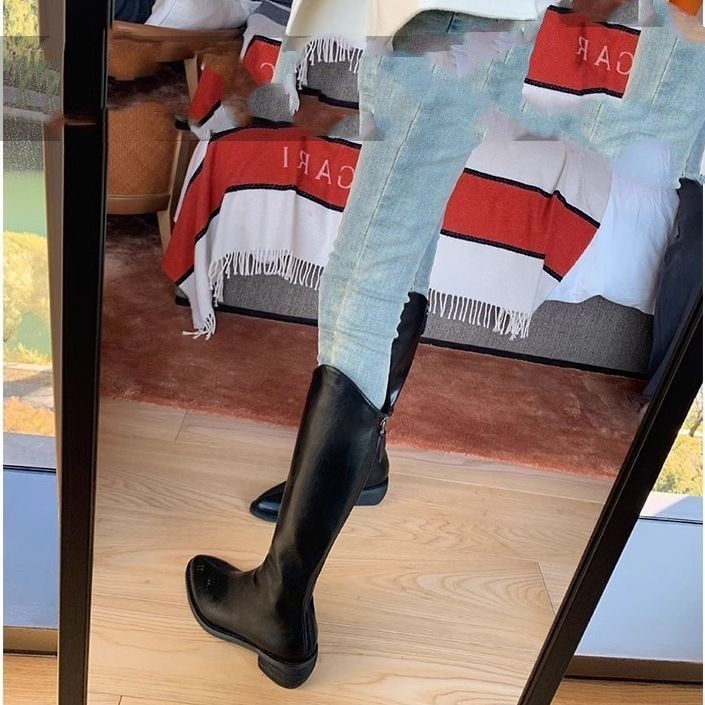 Μποτάκια με φούντες από συνθετικό δέρμα, με ψηλό άξονα, πίσω φερμουάρ, στρογγυλή μύτη, επίπεδο τακούνι