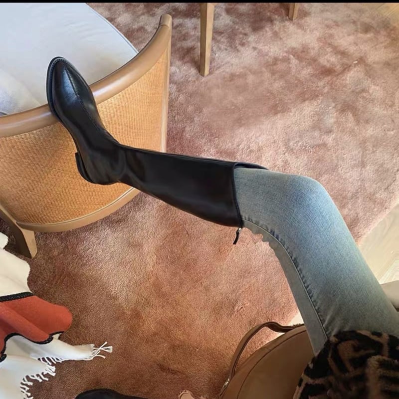 Μποτάκια με φούντες από συνθετικό δέρμα, με ψηλό άξονα, πίσω φερμουάρ, στρογγυλή μύτη, επίπεδο τακούνι