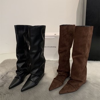 Ženske čizme s oštrim vrhom i visokim vratom, petama 6–8 cm, gornji dio od mikrovlakana, gumeni potplat, kožna podstava, euro-američki stil, zima 2025