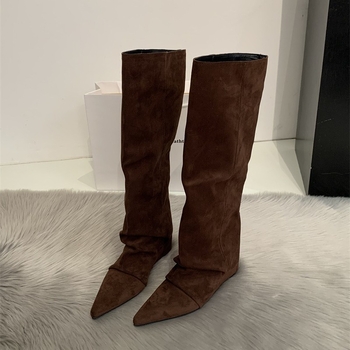 Ženske čizme s oštrim vrhom i visokim vratom, petama 6–8 cm, gornji dio od mikrovlakana, gumeni potplat, kožna podstava, euro-američki stil, zima 2025