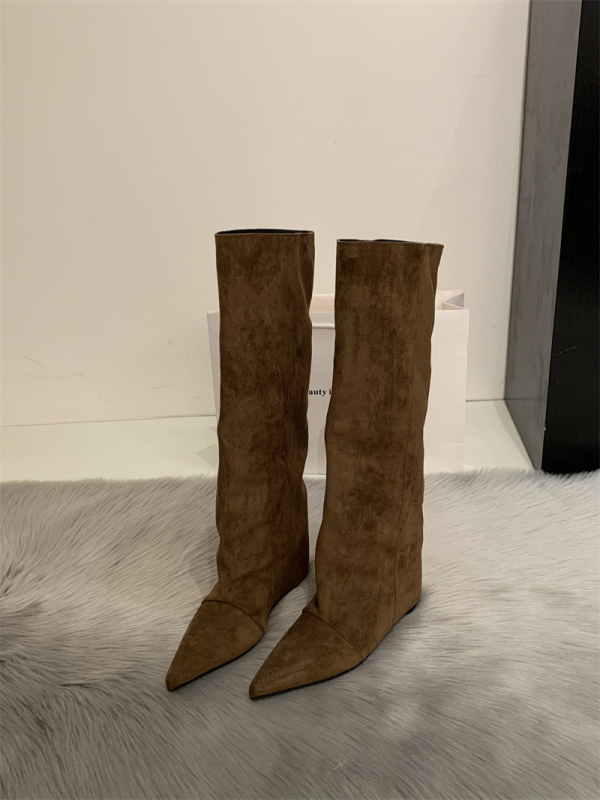 Ženske čizme s oštrim vrhom i visokim vratom, petama 6–8 cm, gornji dio od mikrovlakana, gumeni potplat, kožna podstava, euro-američki stil, zima 2025