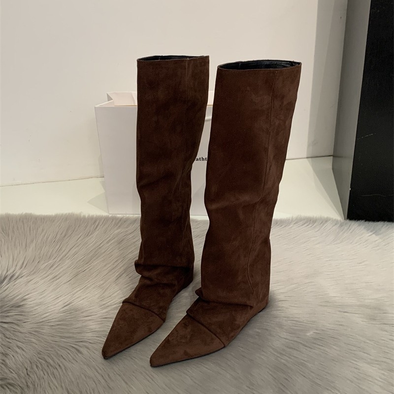 Ženske čizme s oštrim vrhom i visokim vratom, petama 6–8 cm, gornji dio od mikrovlakana, gumeni potplat, kožna podstava, euro-američki stil, zima 2025