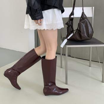 Γυναικείες μπότες μέχρι το γόνατο σε ιπποτικό στυλ, τετράγωνη μύτη, χαμηλό τακούνι τύπου κλίσης 1–3 εκ, PU επάνω μέρος, καουτσούκ σόλα