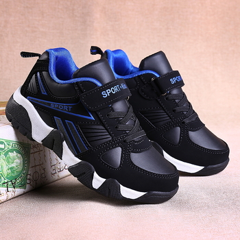 Muške tenisice za dječake, gornji dio od umjetne kože, gumeni potplat, vezanje šnurnicama, za uzrast 7–16 godina.