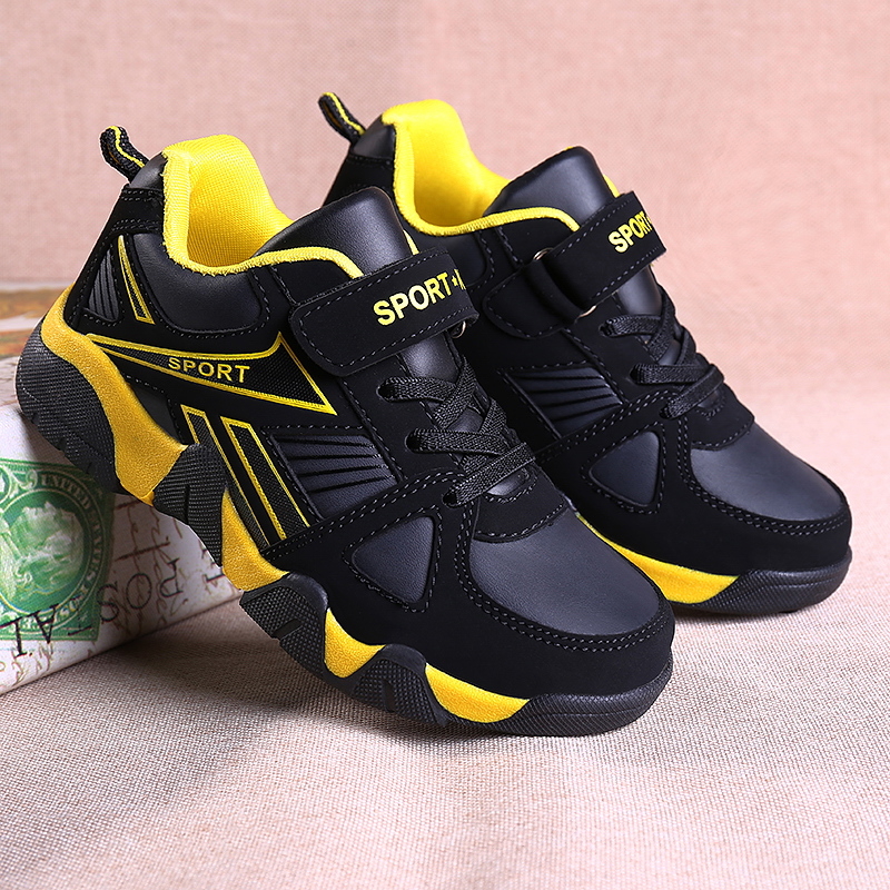 Muške tenisice za dječake, gornji dio od umjetne kože, gumeni potplat, vezanje šnurnicama, za uzrast 7–16 godina.