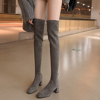 Μποτάκια πάνω από το γόνατο, βρετανικού στυλ, σουέντ πάνω μέρος, τετράγωνη μύτη, χοντρό τακούνι 6–8 cm, επένδυση συνθετικό βελούδινο