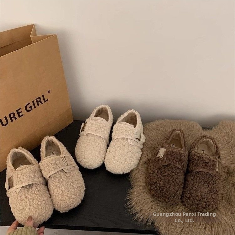 Sieviešu plakanās kurpes ar mākslīgu pūkaino apdari ārpusē un iekšpusē, Velcro aizdare, gumijas zole, zems papēdis