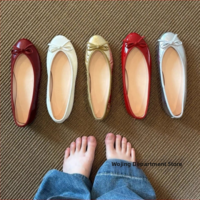 Sievietēm baleta kurpes ar apaļu purnu, virsējā daļa no liellādas ādas, iekšējā zole no aitas ādas, gumijas zole, zems papēdis (apaļš purns; liellādas āda; aitas āda; gumija; zems papēdis)