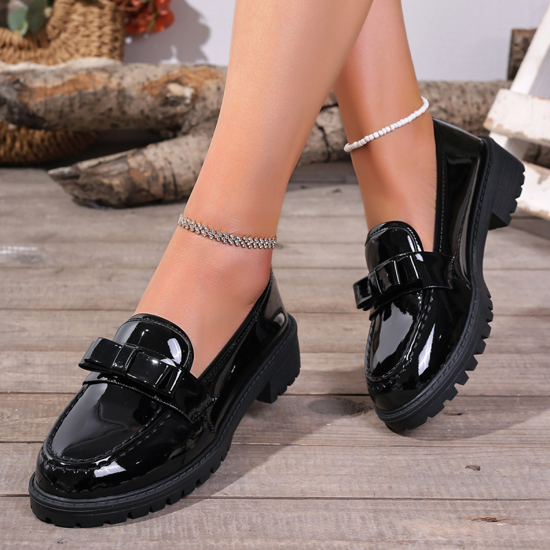 Loafers ar apaļu purnu, PU augšdaļa, vidēja augstuma papēdis 3–5 cm, sieta iekšējā daļa