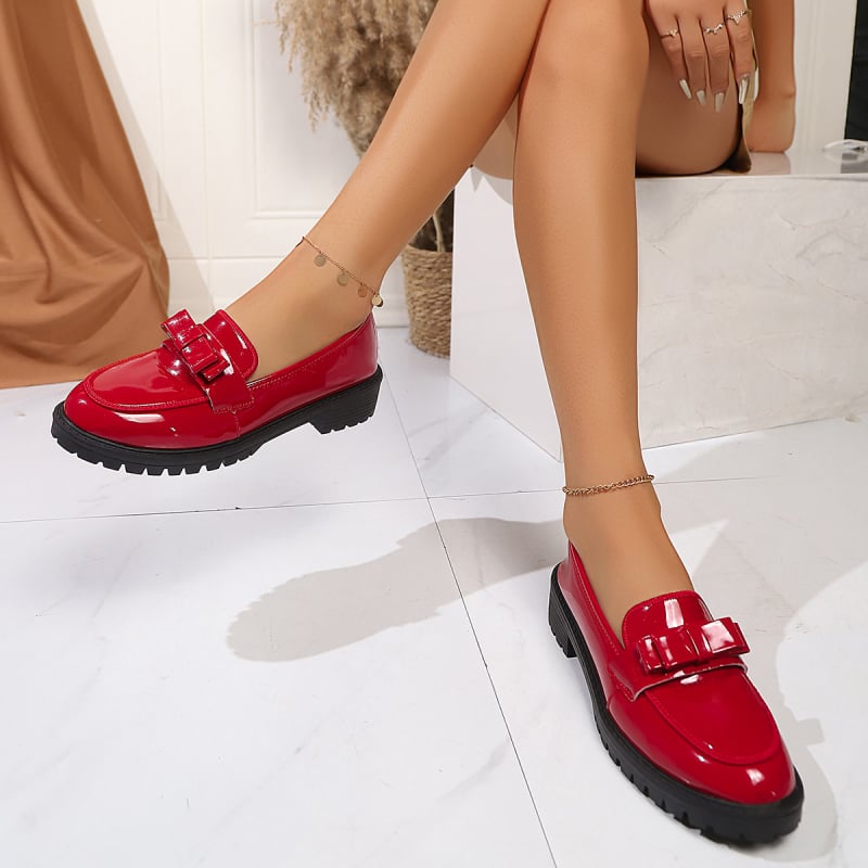 Loafers ar apaļu purnu, PU augšdaļa, vidēja augstuma papēdis 3–5 cm, sieta iekšējā daļa