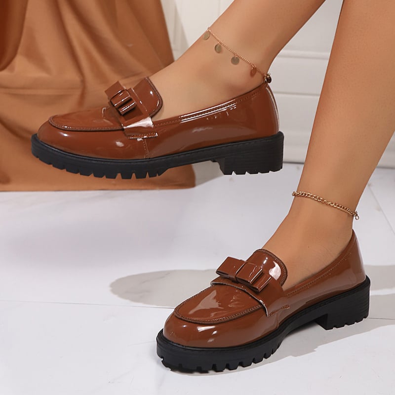 Loafers ar apaļu purnu, PU augšdaļa, vidēja augstuma papēdis 3–5 cm, sieta iekšējā daļa