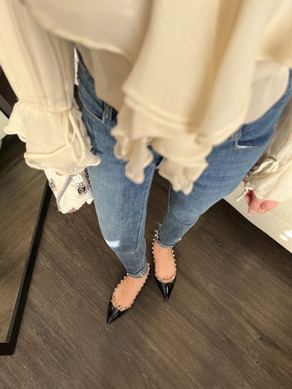 Sieviešu plakanas kurpes ar smailu purnu | virsma no lakotas ādas; iekšzole no dabīgās ādas; zole no gumijas; papēža augstums 3–6 cm