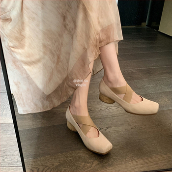 Mary Jane kurpes no liellopa ādas, kvadrātveida purns, zemais augšdaļa, bieza papēdis, gumijas zole