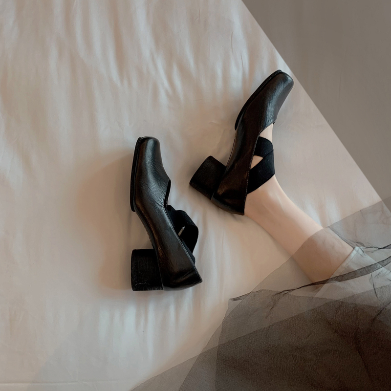 Mary Jane kurpes no liellopa ādas, kvadrātveida purns, zemais augšdaļa, bieza papēdis, gumijas zole