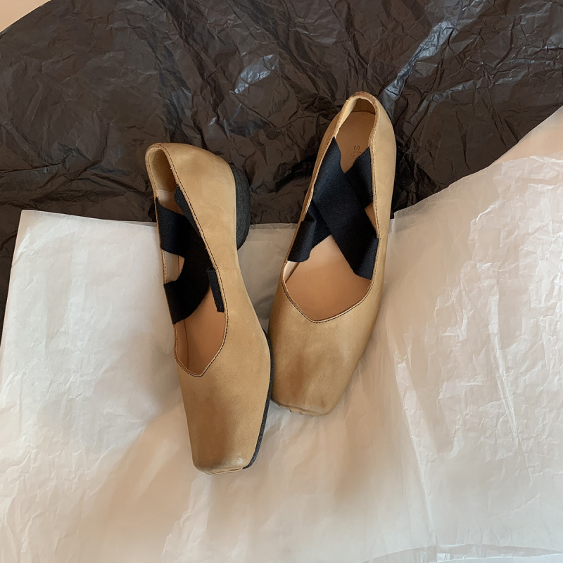 Mary Jane kurpes no liellopa ādas, kvadrātveida purns, zemais augšdaļa, bieza papēdis, gumijas zole