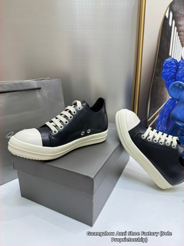 Unisex nahast tossud, madal profiil, paksu kummist tallaga, nööriga kinnituvad