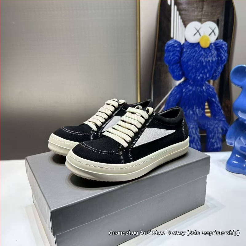 Unisex nahast tossud, madal profiil, paksu kummist tallaga, nööriga kinnituvad