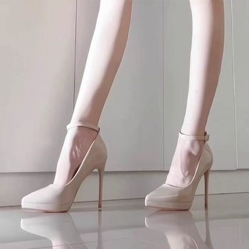 Augstas kurpes ar asas purnu, PU augšdaļa, ārkārtīgi augsts šaurs papēdis, sprādzes siksna