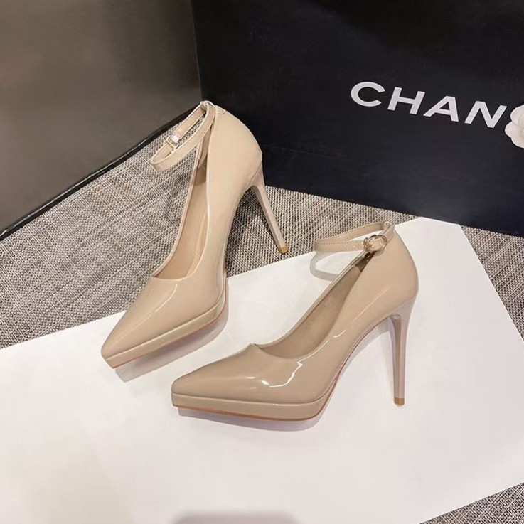 Augstas kurpes ar asas purnu, PU augšdaļa, ārkārtīgi augsts šaurs papēdis, sprādzes siksna