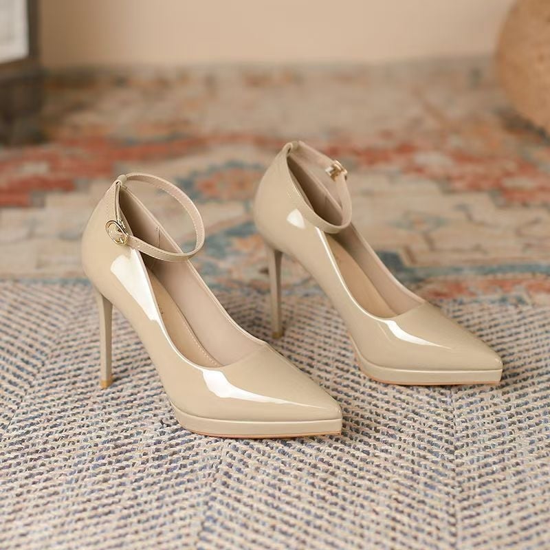 Augstas kurpes ar asas purnu, PU augšdaļa, ārkārtīgi augsts šaurs papēdis, sprādzes siksna